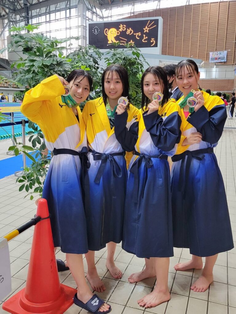 女子 中学 水泳 写真 